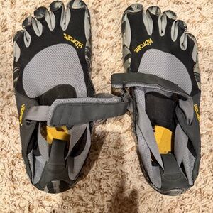Vibram FiveFingers KSO Gray/Black Camo, Size 40 M1485